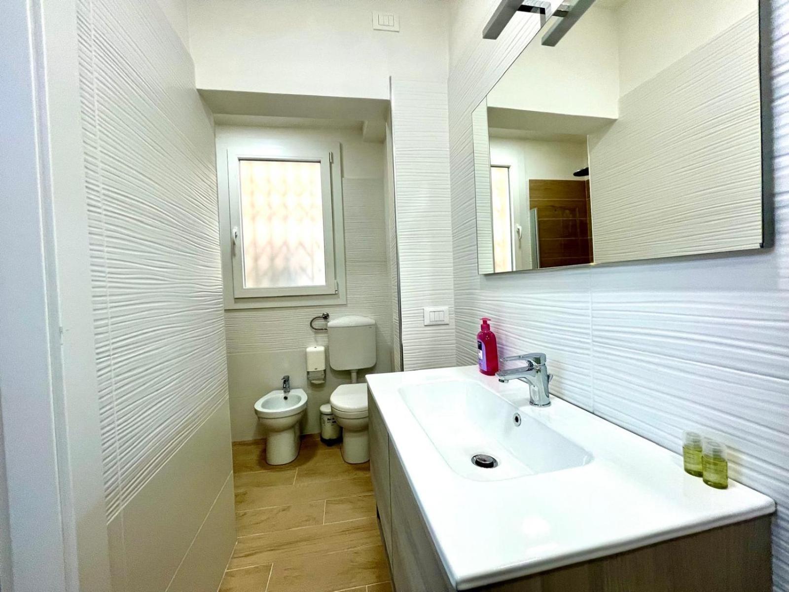 Apartament 50 Tourist House Bologna - Pratello - Self Check-In Zewnętrze zdjęcie